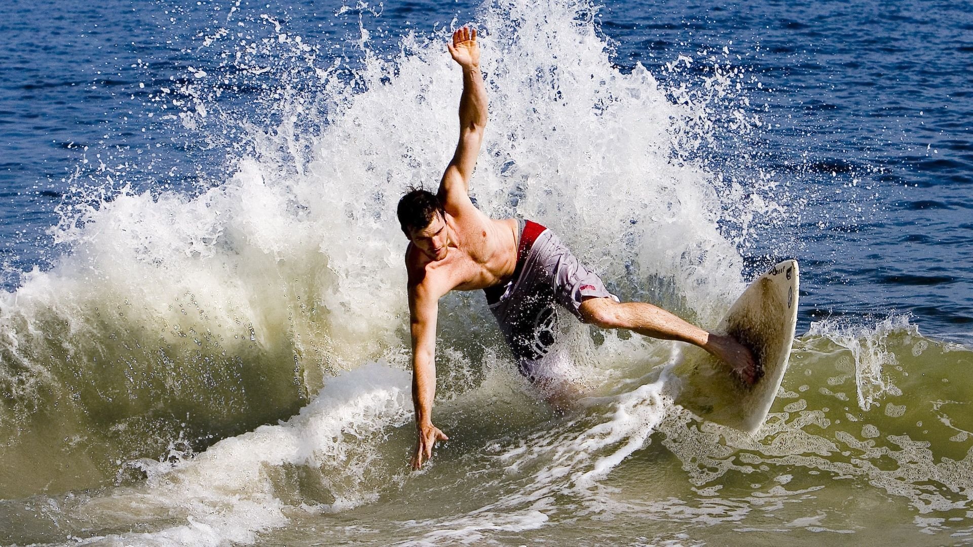 使用虚拟现实进行战术训练逐渐普及,虚拟现实战是利用虚拟现实技术创造的