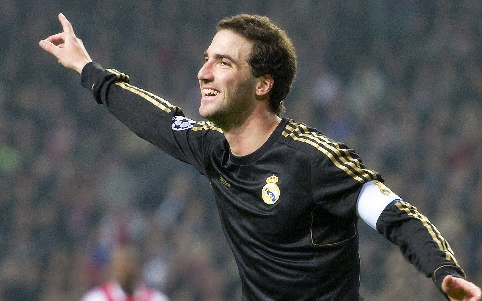 曼联目标明确，冬季转会市场引援动作逐步展开，曼联活动